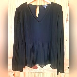 The Limited V Neck L/S Mini Ribs & Shutter Pleats Flowy Black Lined Top LG
